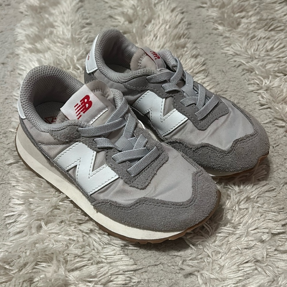 New Balance 237